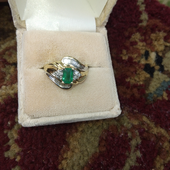 10k adl stamped real emerald with real baguettes and chip diamonds 💎 - Picture 4 of 7